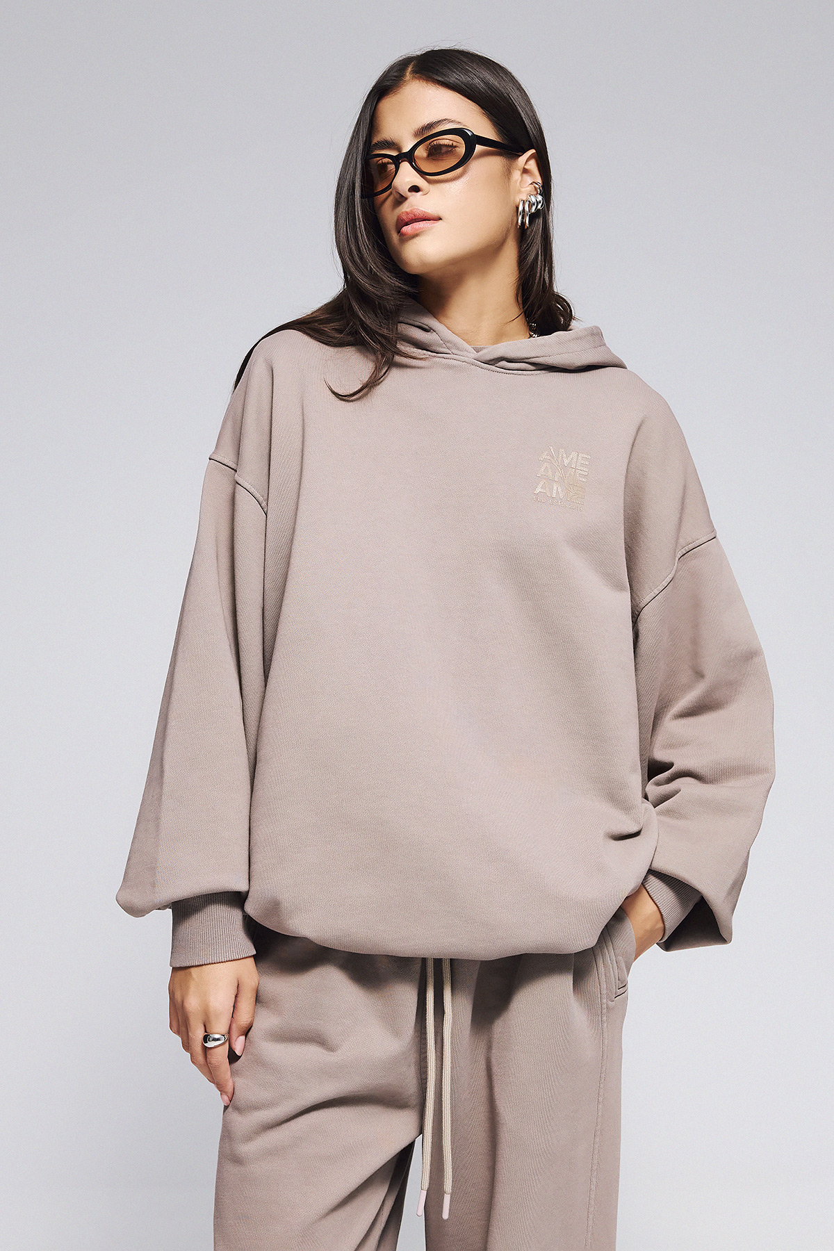 elephant-hoodie-wavy-ame4