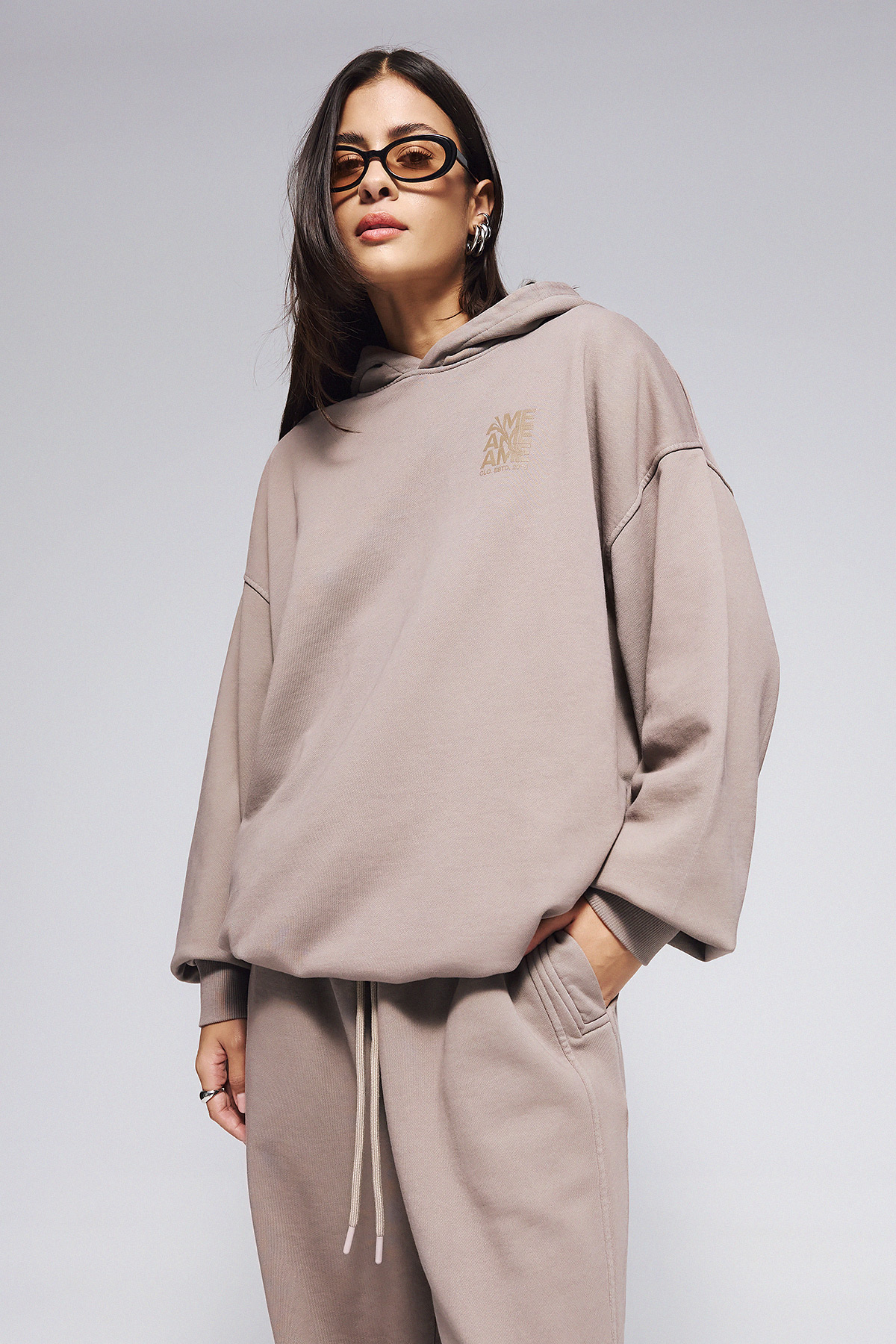 elephant-hoodie-wavy-ame5