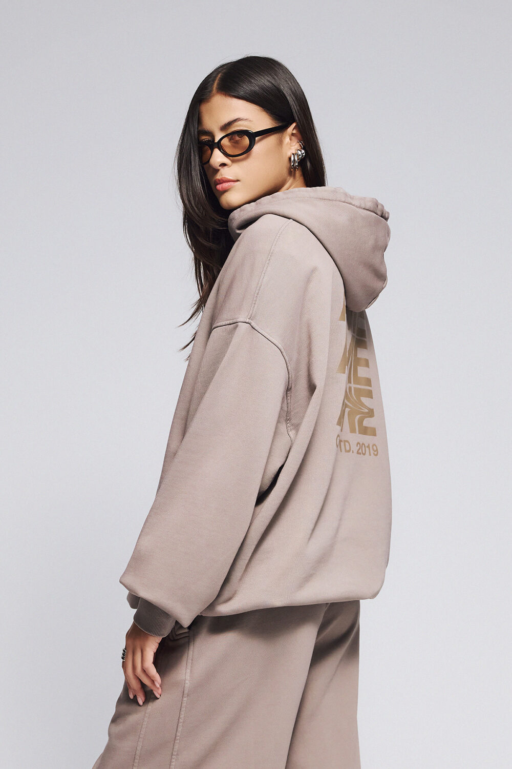 elephant-hoodie-wavy-ame8