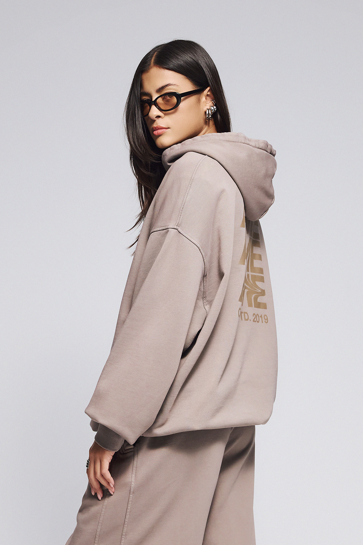 elephant-hoodie-wavy-ame8